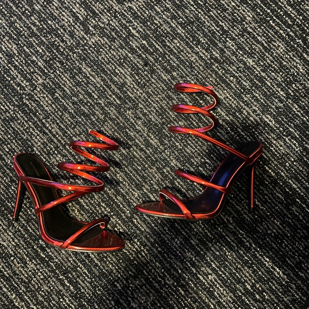 Wrap around heels